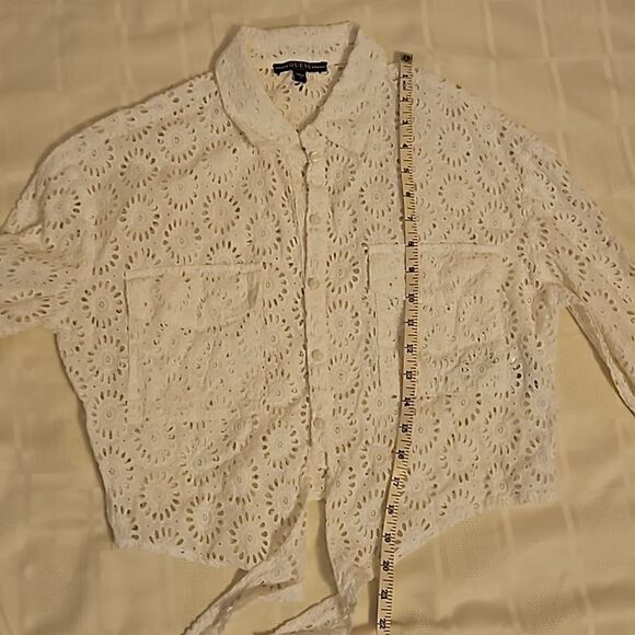 Guess Women's Embroidery Eyelet Button Front Crop Tie Front Shirt Small White - Picture 12 of 16